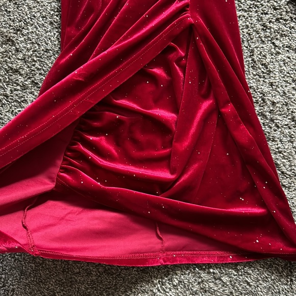 Fashion NWT Red Velvet Faux Wrap Dress Size Medium - Picture 6 of 9